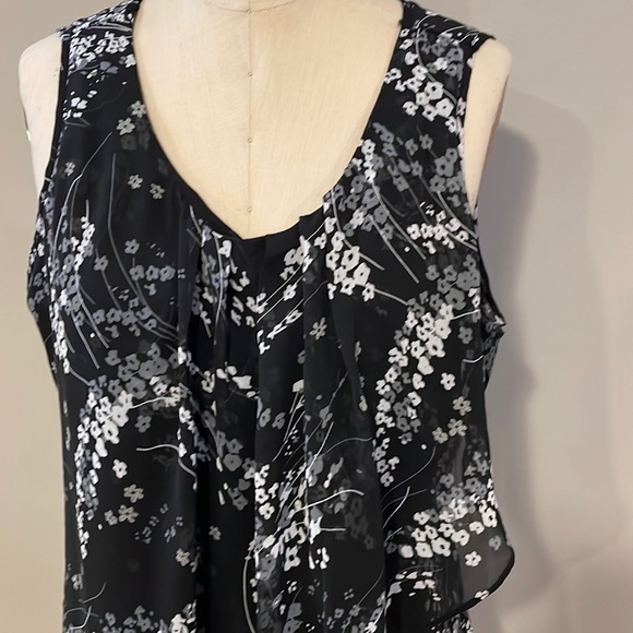 Dress barn sleeveless sheer with liner floral blouse - Picture 2 of 7